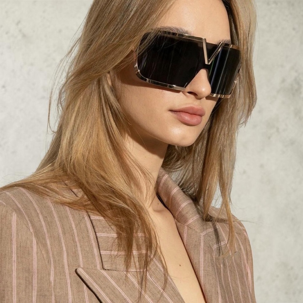 🔥🔥🔥VALENTINO V Logo Shield Sunglasses Gold Oversized Visor Full Set w/Crossbody